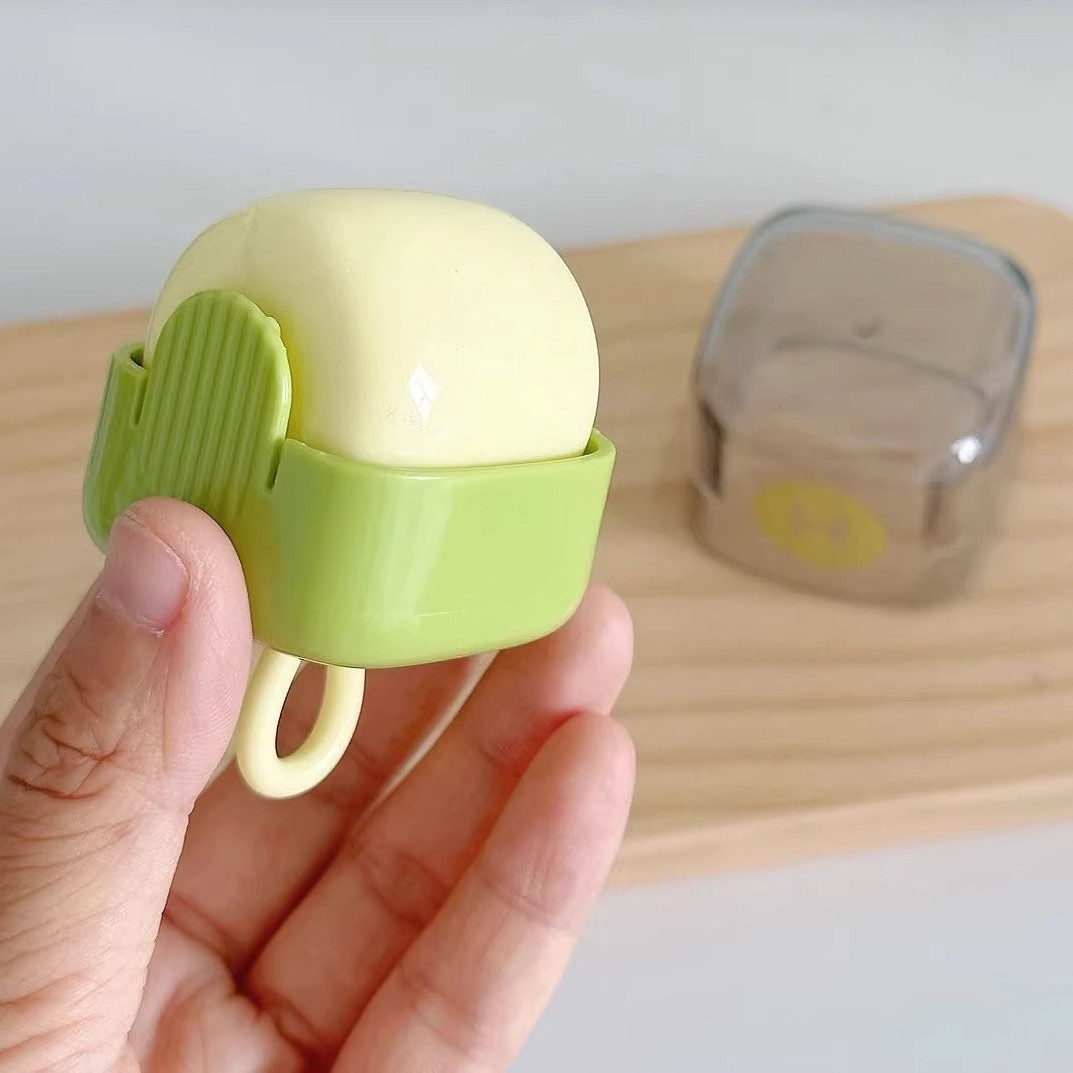 Rola pentru scame, Flippy, Indreptator de Scame Laviabila, forma de Cub din plastic, Portabil si Dragut 6 x 4.3 x 4.3 cm, Verde Matcha