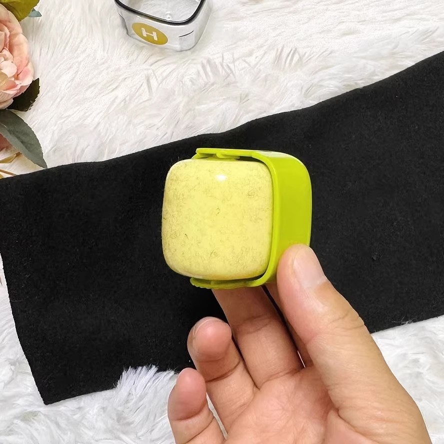 Rola pentru scame, Flippy, Indreptator de Scame Laviabila, forma de Cub din plastic, Portabil si Dragut 6 x 4.3 x 4.3 cm, Verde Matcha