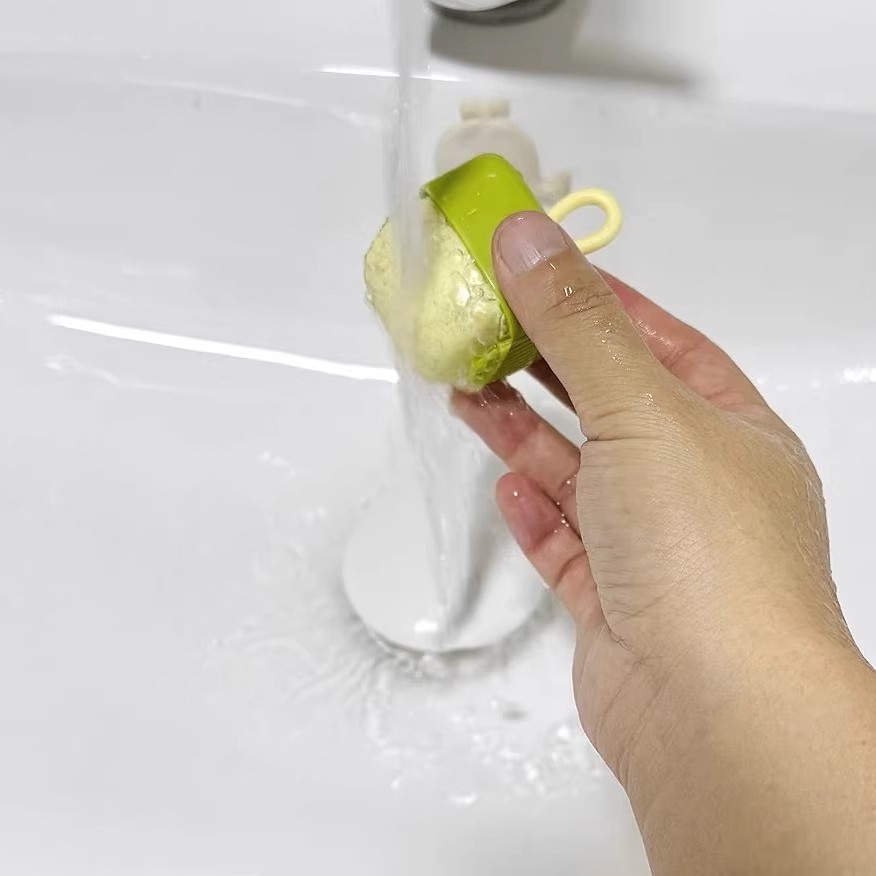 Rola pentru scame, Flippy, Indreptator de Scame Laviabila, forma de Cub din plastic, Portabil si Dragut 6 x 4.3 x 4.3 cm, Verde Matcha