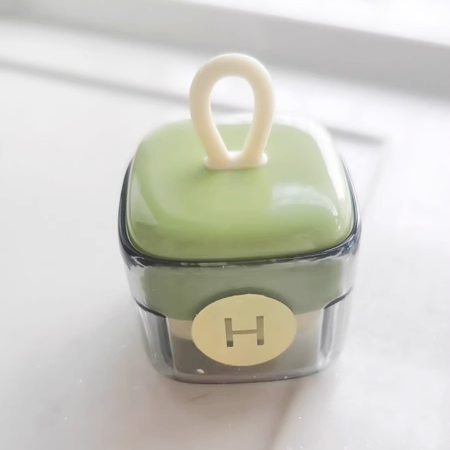 Rola pentru scame, Flippy, Indreptator de Scame Laviabila, forma de Cub din plastic, Portabil si Dragut 6 x 4.3 x 4.3 cm, Verde Matcha