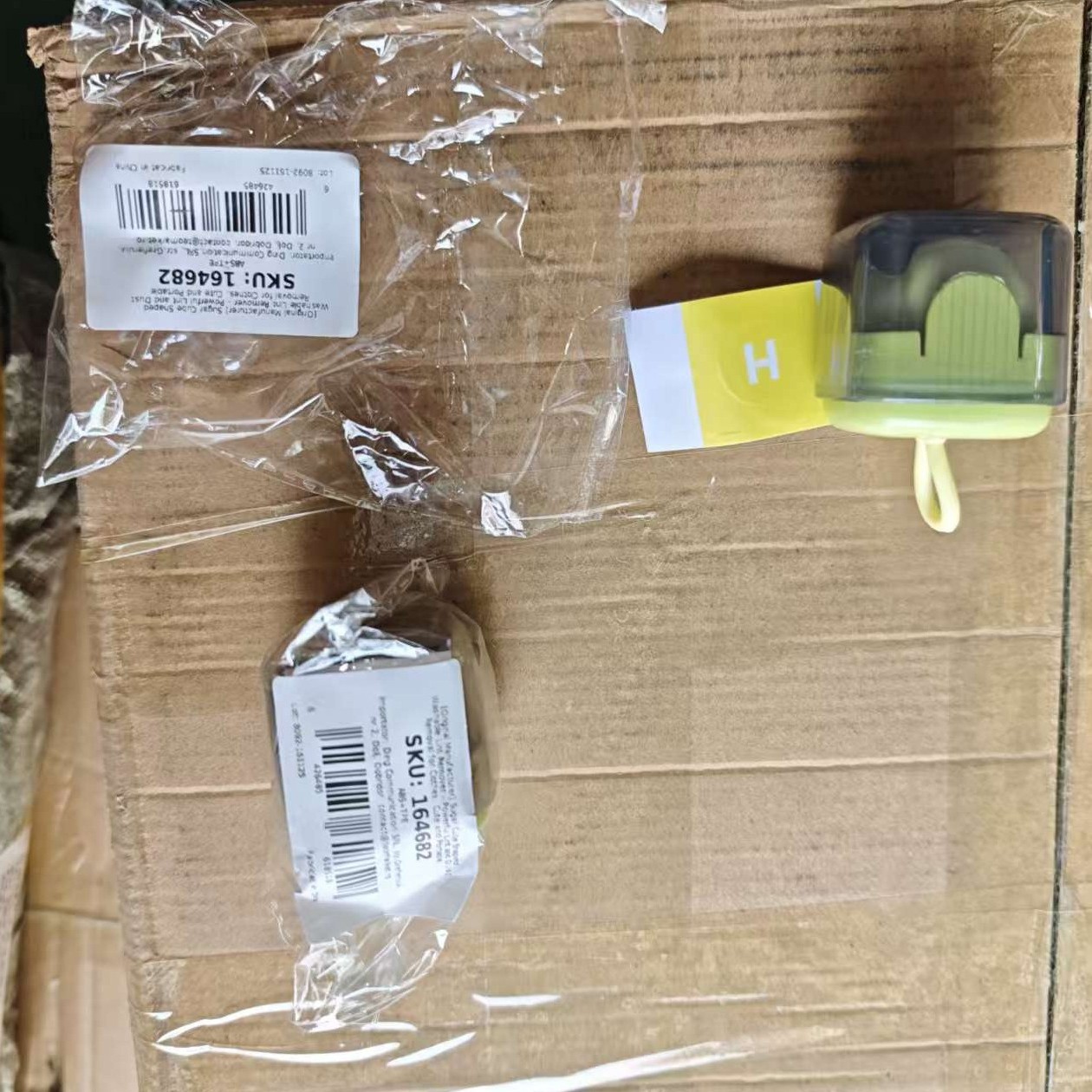 Rola pentru scame, Flippy, Indreptator de Scame Laviabila, forma de Cub din plastic, Portabil si Dragut 6 x 4.3 x 4.3 cm, Verde Matcha