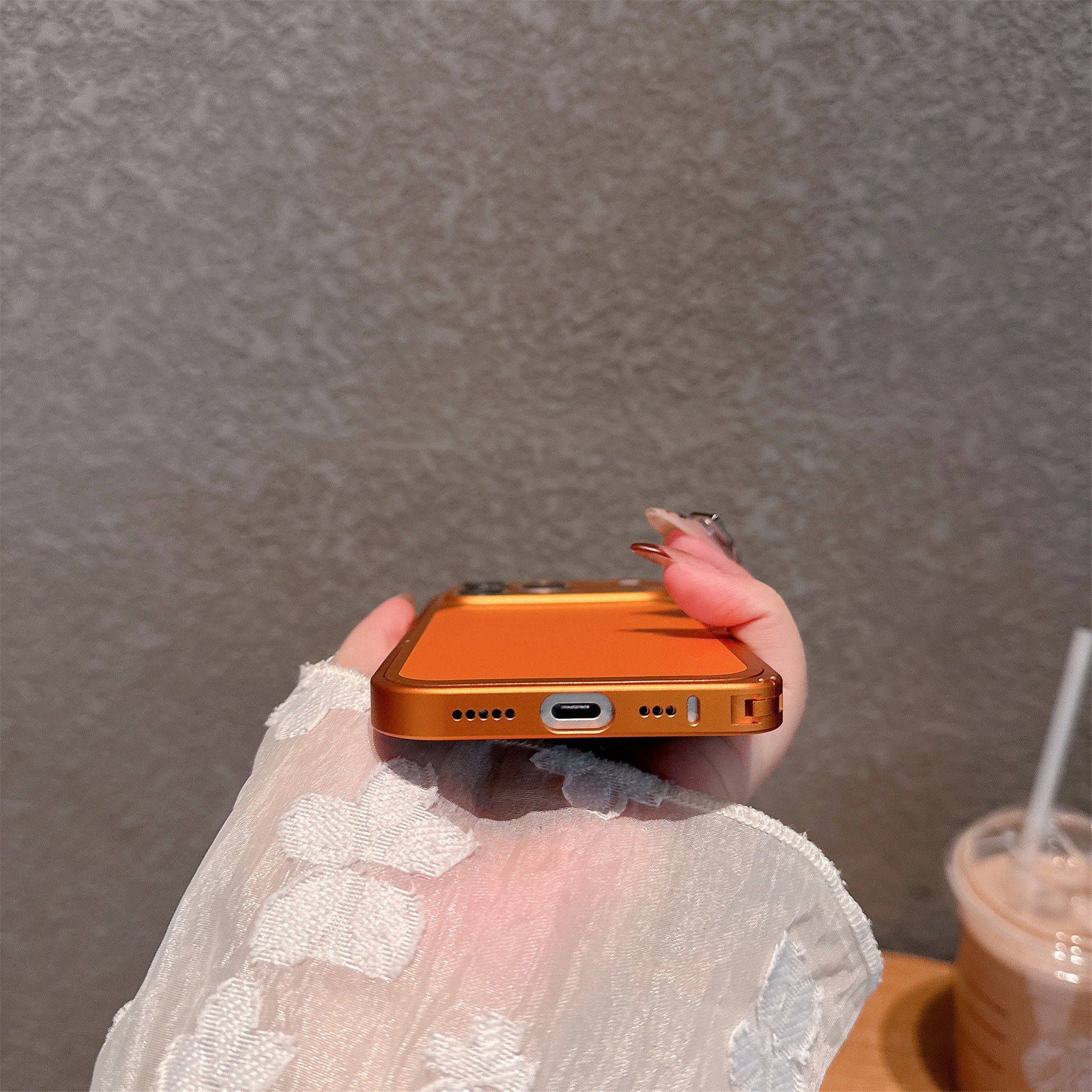 Carcasa Metalica, Flippy, Compatibila Apple iPhone 14 Pro Max, Creeaza Aspect de iPhone 17 Pro Max, Unibody Mat, Rezistenta la Zgarieturi, Portocaliu