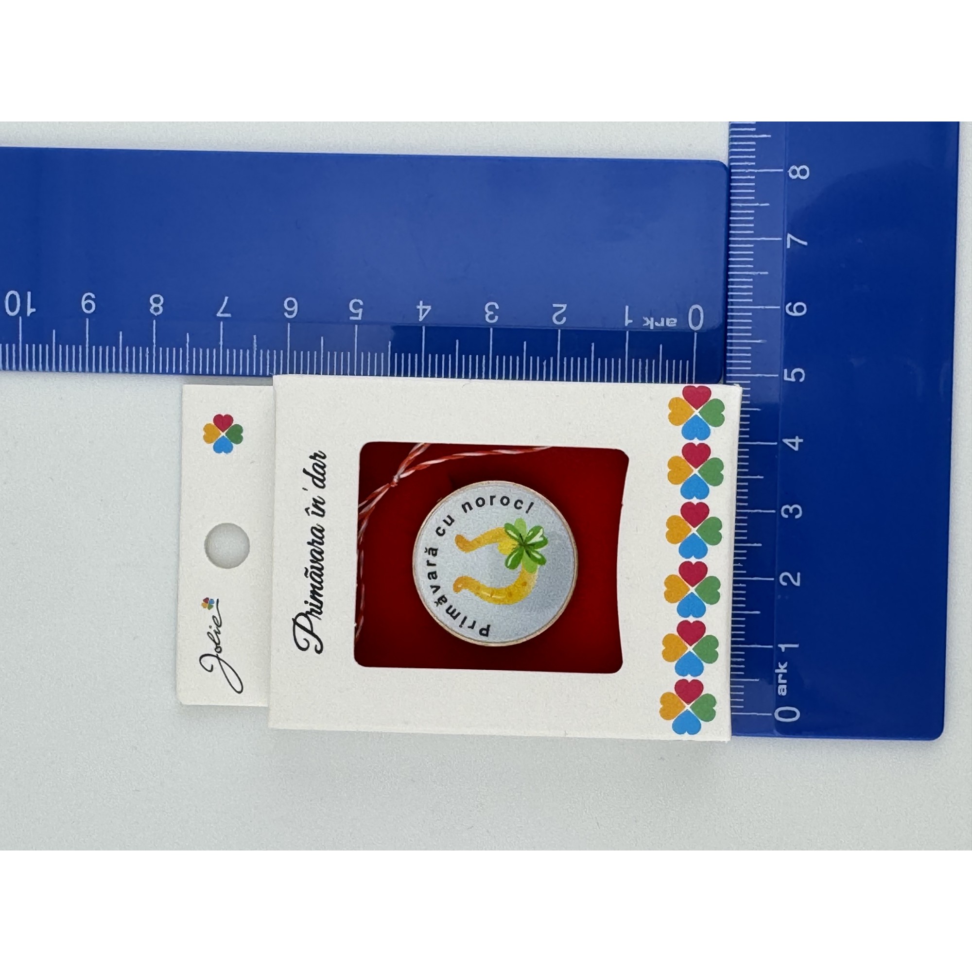 Martisor Brosa Mica in Cutie, Jolie, Design cu Mesaj, Dimensiune 2.5-3 cm, Material Metal, Model Rotund Potcoava