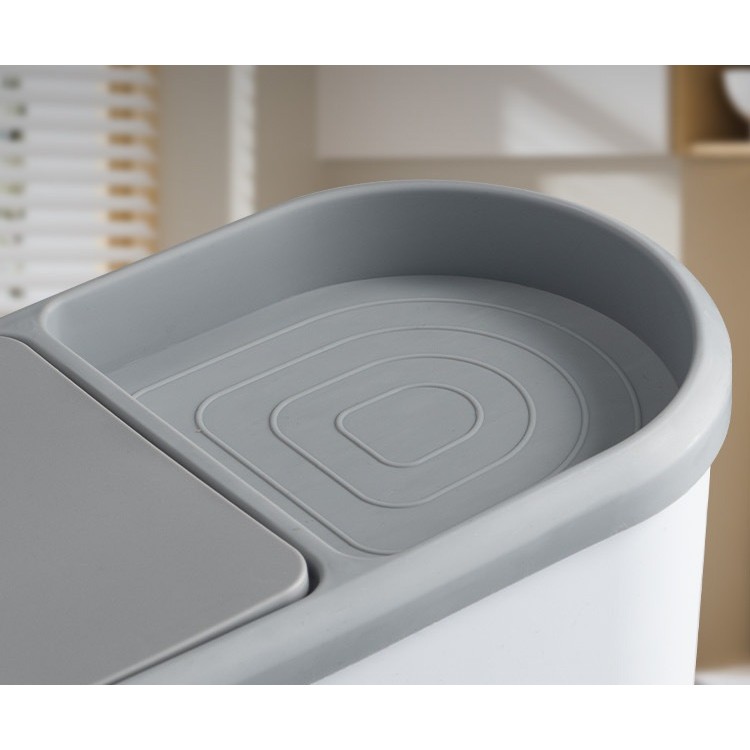 Cos de Gunoi, Flippy, din Plastic, Capac cu Ridicare Automata, Maner si Compartiment Depozitare, 31.5 x 14 x 30 cm, Gri