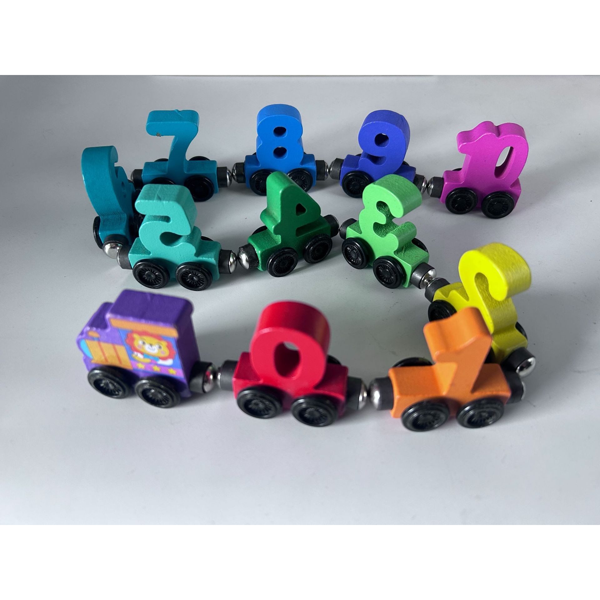 Trenulet Magnetic, Flippy, din Lemn, Model Cifre, 62 cm, +3 Ani, Jucarie de Asamblat, Multicolor