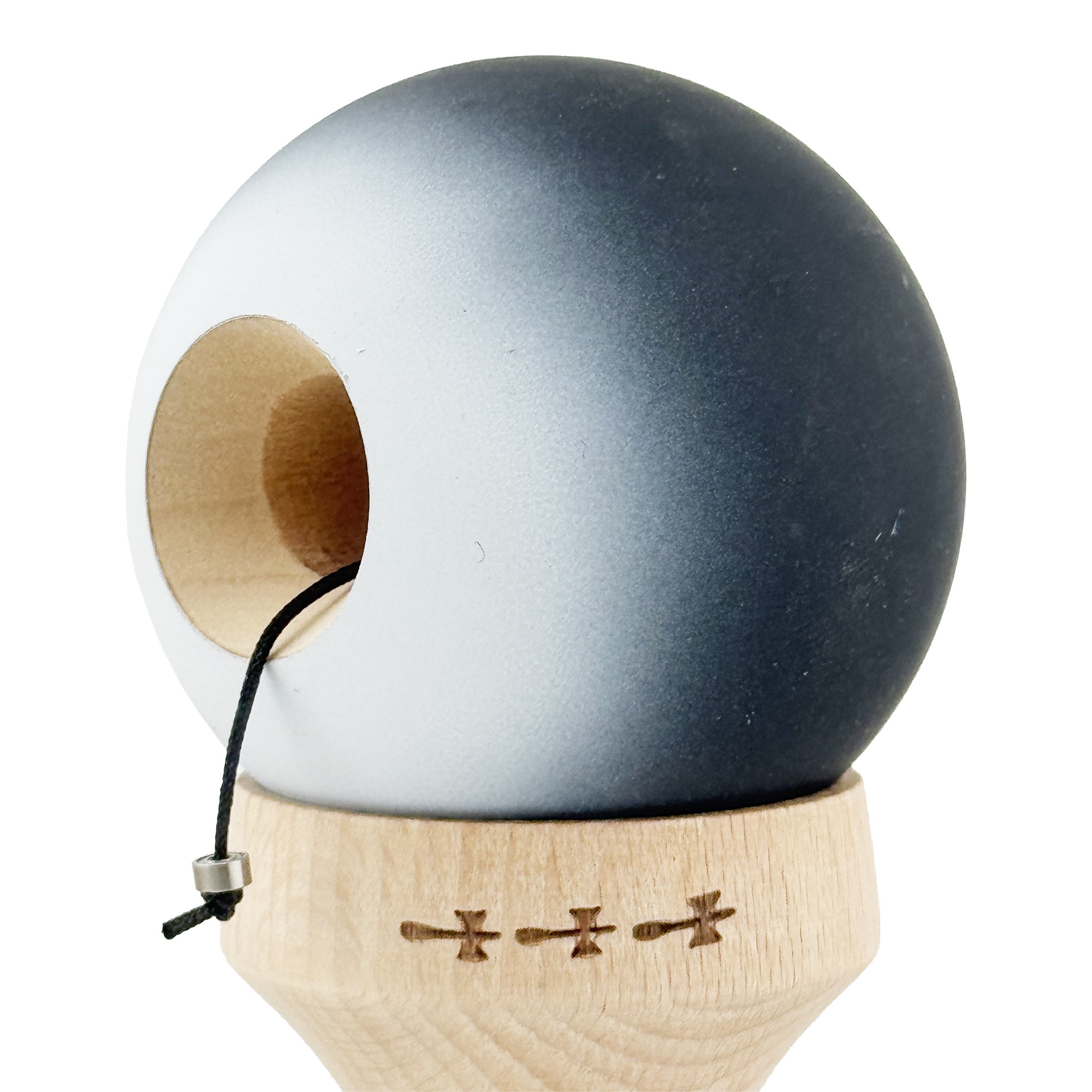 Kendama X Originala, Profesionala, Flippy, Cupe Mari KING SIZE V3, Rubber Grip, Gaura in Baza, Rulment Metalic, din lemn 18 cm, Ata 55 cm, Gradient Negru/Alb