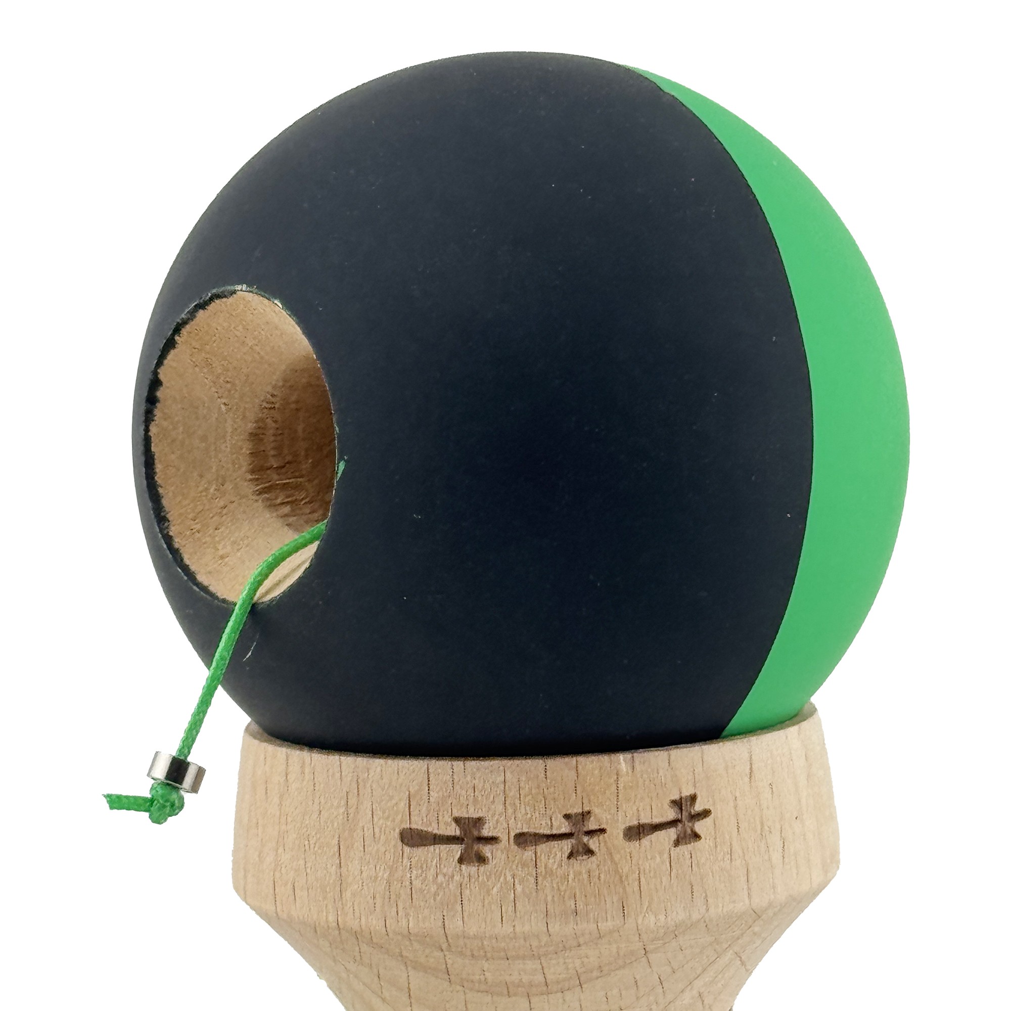 Kendama X Originala, Profesionala, Flippy, Cupe Mari KING SIZE V3, Rubber Grip, Gaura in Baza, Rulment Metalic, din lemn 18 cm, Ata 55 cm, Bicolor Verde/Negru