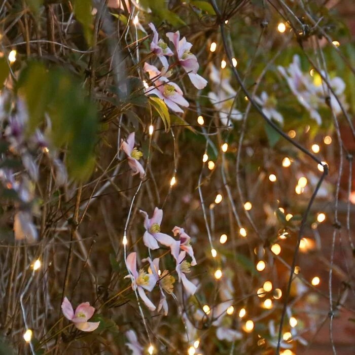 Instalatie Solara Craciun Turturi, IP44, 5 m, 143 Led-uri, Perdea Franjurata, Alb cald, 8 jocuri de lumini, cu Telecomanda, 31V, 500 mAh, Acumulator de 2400 mAh, Exterior, Prelungitor 5 m inclus, Fir Transparent, Flippy