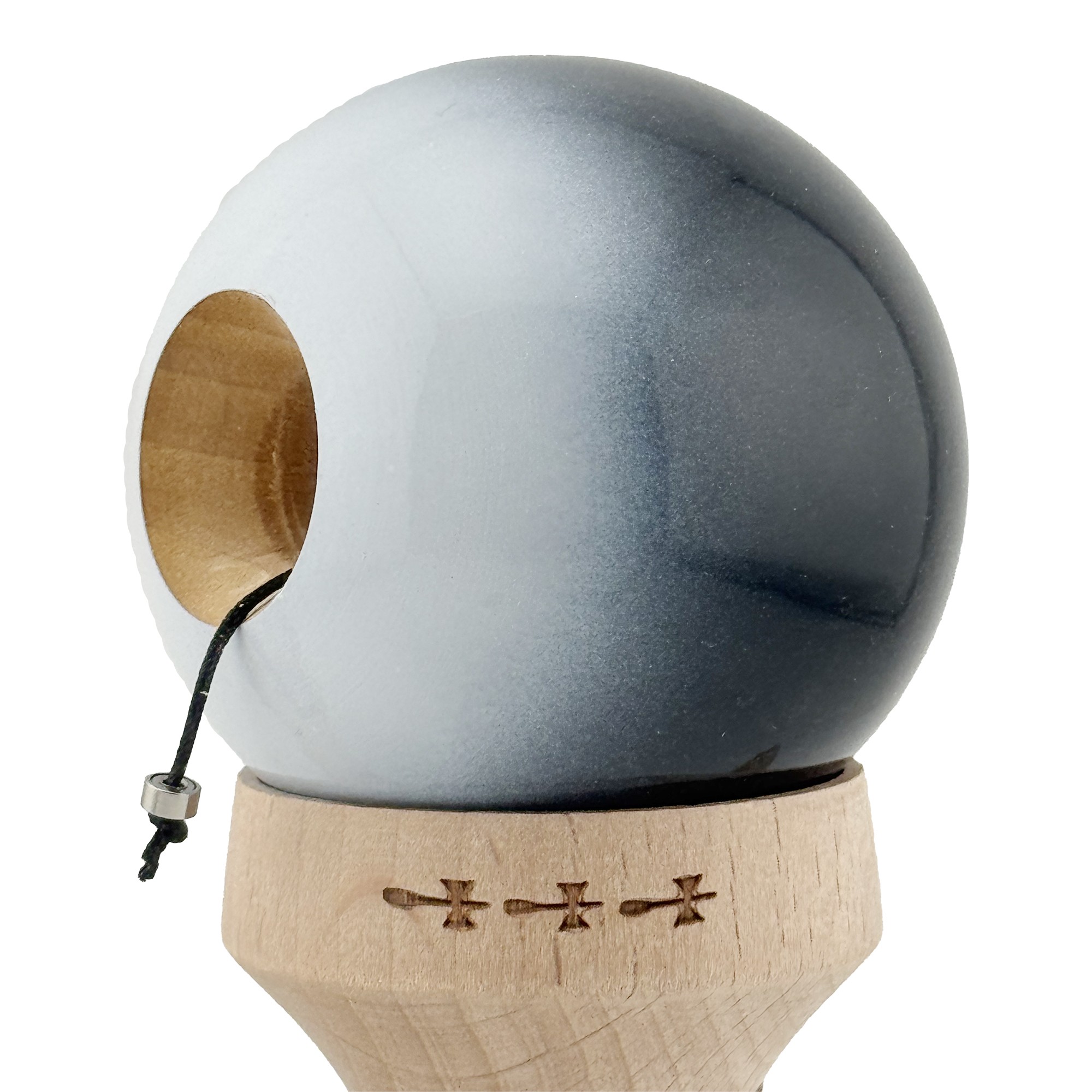 Kendama X Originala, Profesionala, Flippy, Super Sticky cu Cupe Mari KING SIZE V3, Gaura in Baza, Rulment Metalic, din lemn 18 cm, Ata 62/65 cm, Gradient Negru/Alb