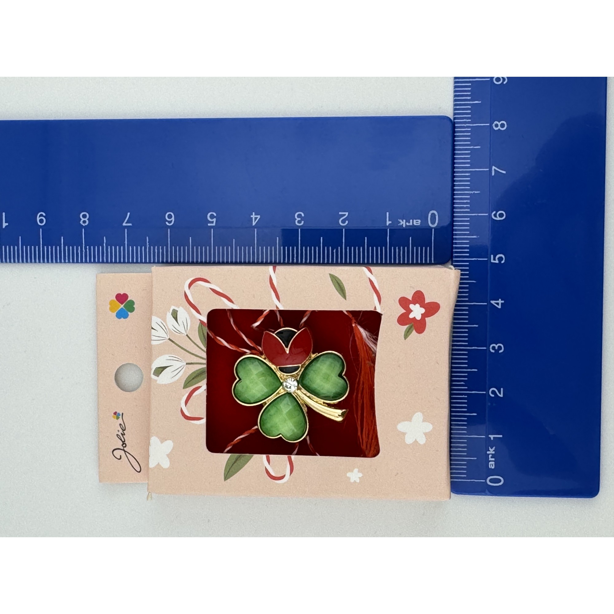 Martisor Brosa Mica in Cutie, Jolie, Dimensiune Brosa 2.5-3cm, Material Metal, Model Trifoi, Cutie Roz