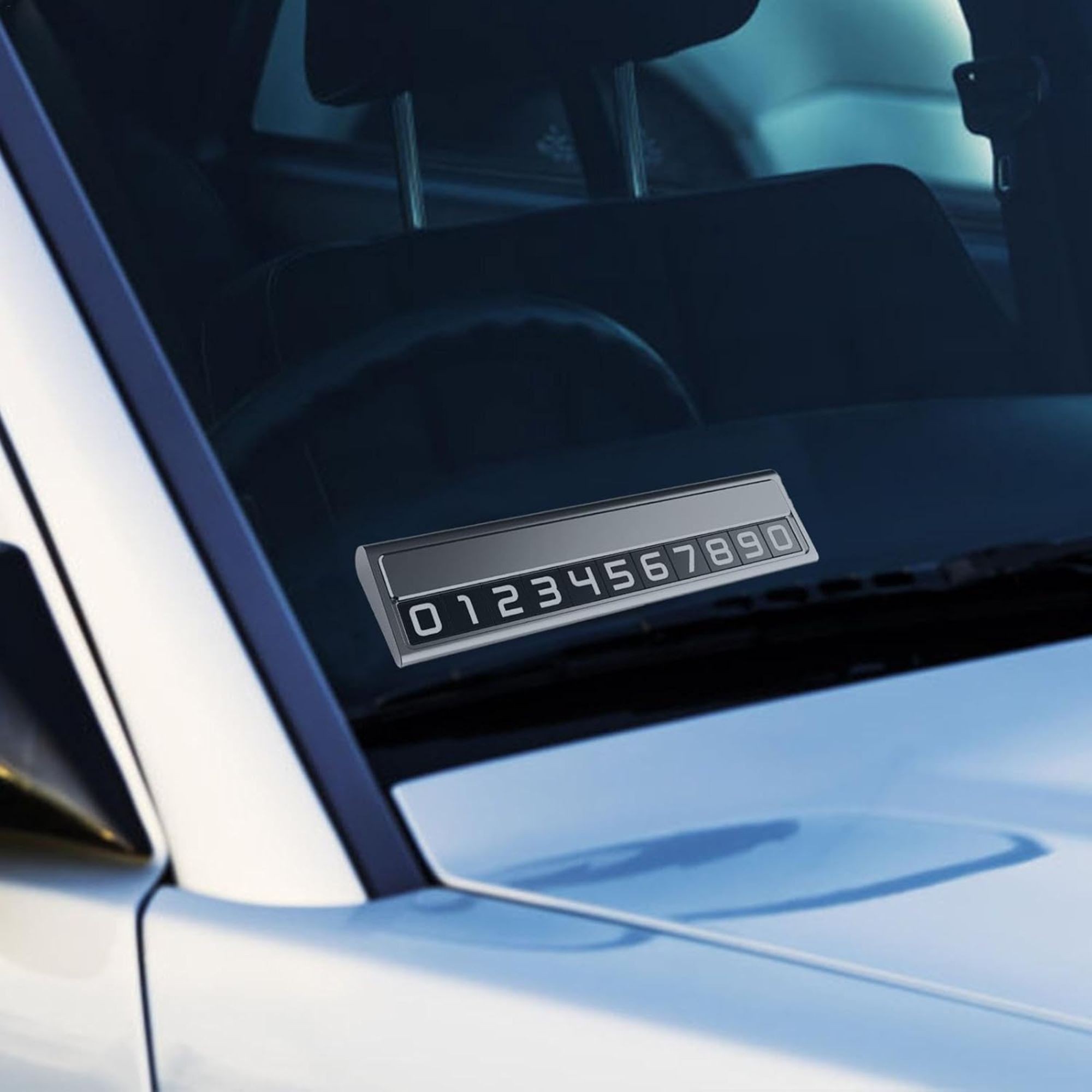 Suport Auto Numar Telefon Parcare, Flippy, Design Metalic cu Capac, Afisaj Ascuns Rabatabil, Cifre Magnetice Fluorescente, 11.8 x 3 x 1 cm, Argintiu 