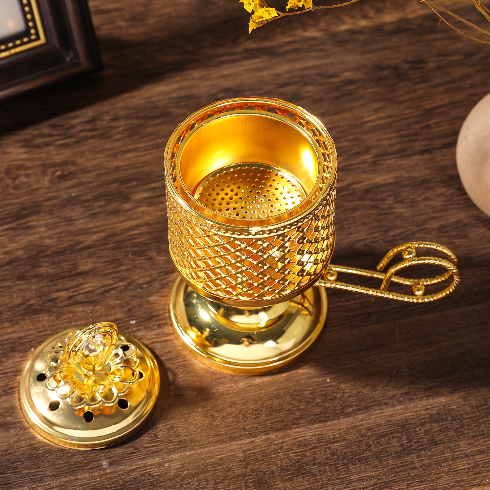 Arzator de Tamaie cu Carbune, Flippy, Metal Auriu, Stil Orientul Mijlociu, Portabil, cu Capac Anti Cenusa, 14 x 6.5 cm, Auriu