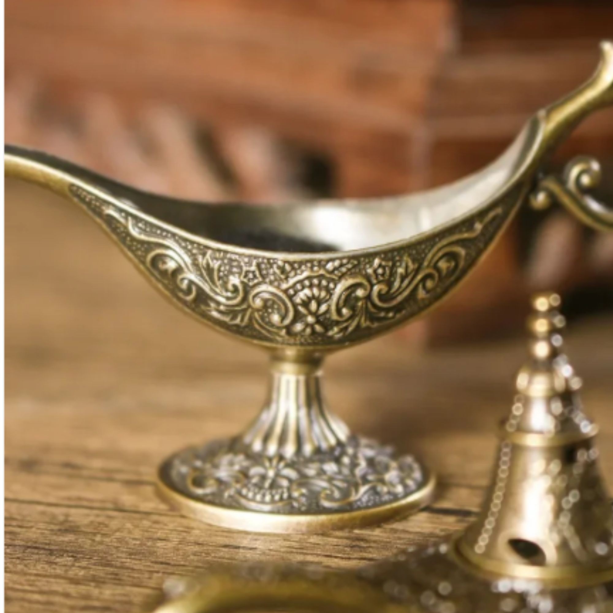 Arzator Tamaie, Flipppy, Model Lampa Aladin, Aliaj, Dimensiune Mica, cu Maner si Capac, Lampa Decorativa Vintage, 3.2 x 9 x 6 cm, Bronz