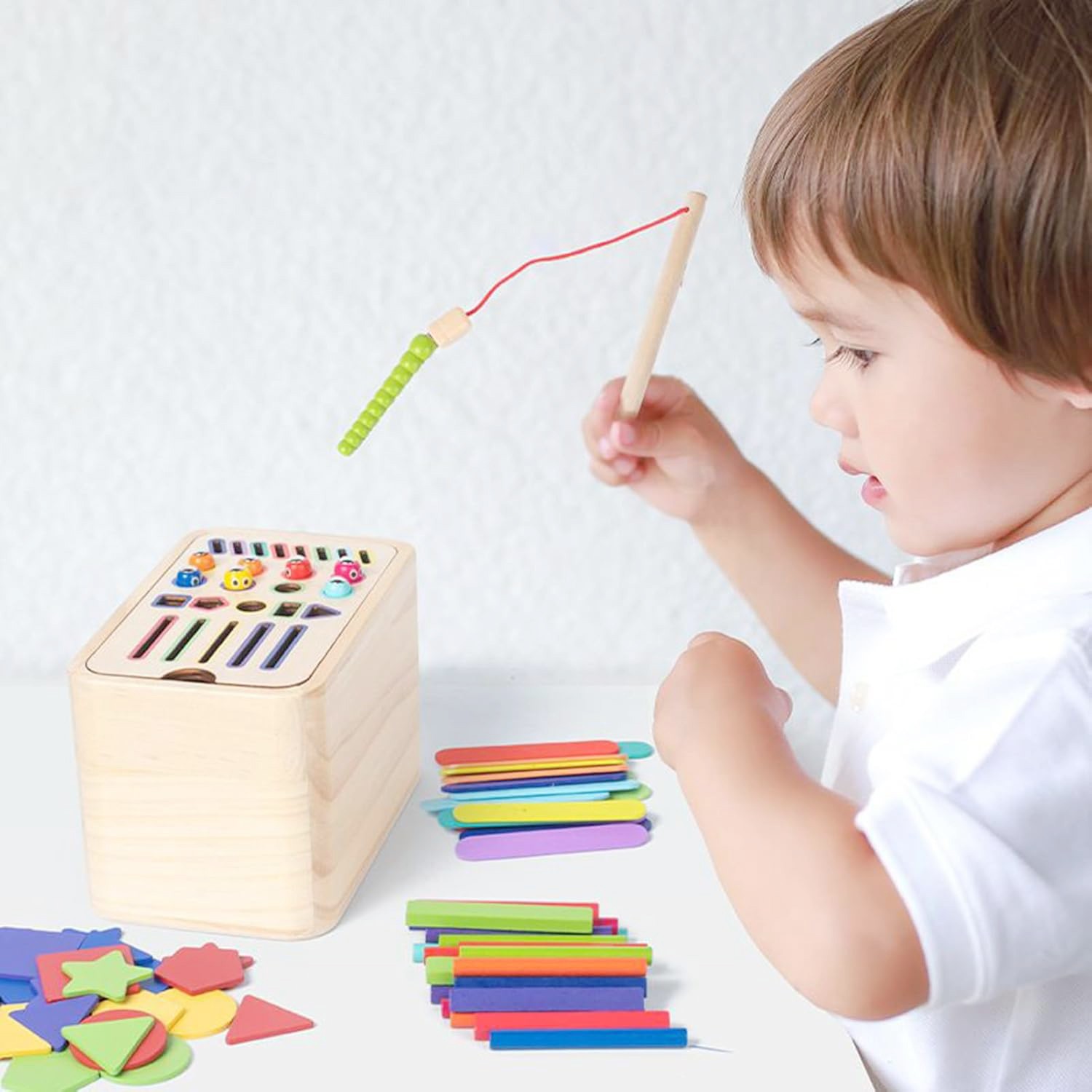 Jucarie Educativa Montessori Flippy din Lemn, Cutie Sortare Forme, Culori si Betisoare, Joc de Insirare, 56 piese, Dezvoltare Motricitate Fina, Copii 3+ ani, Multicolor
