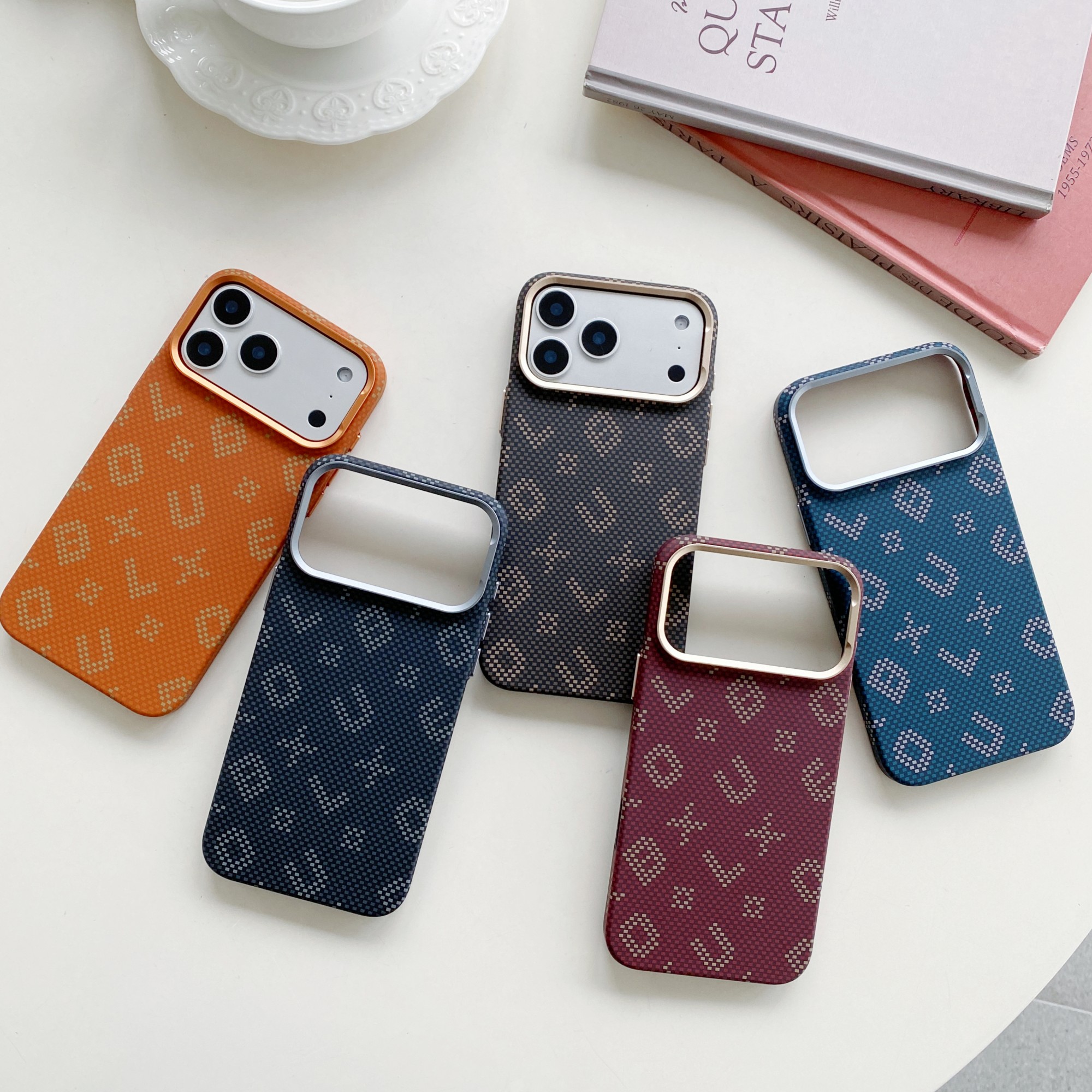 Carcasa Magentica, Flippy, din Fibra de Carbon, pentru iPhone 15 Pro Max, Portocaliu