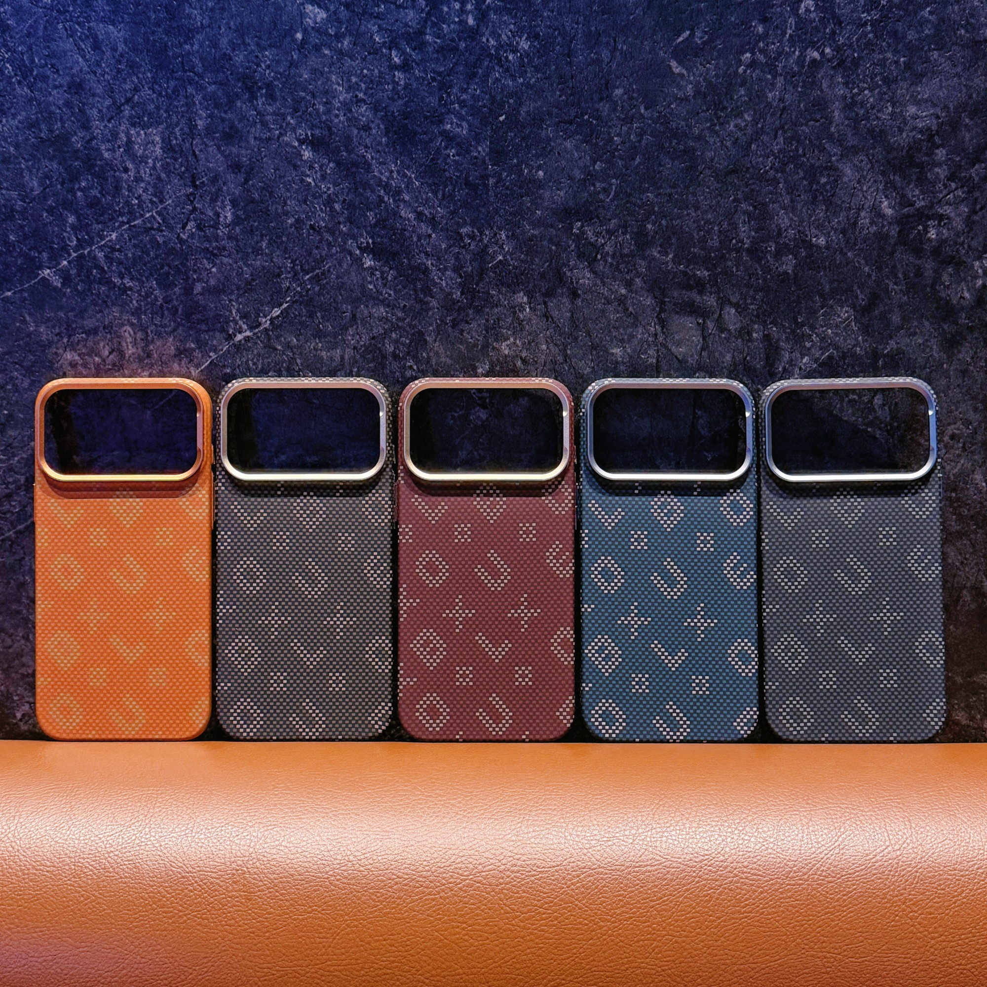 Carcasa Magentica, Flippy, din Fibra de Carbon, pentru iPhone 16 Pro Max, Portocaliu