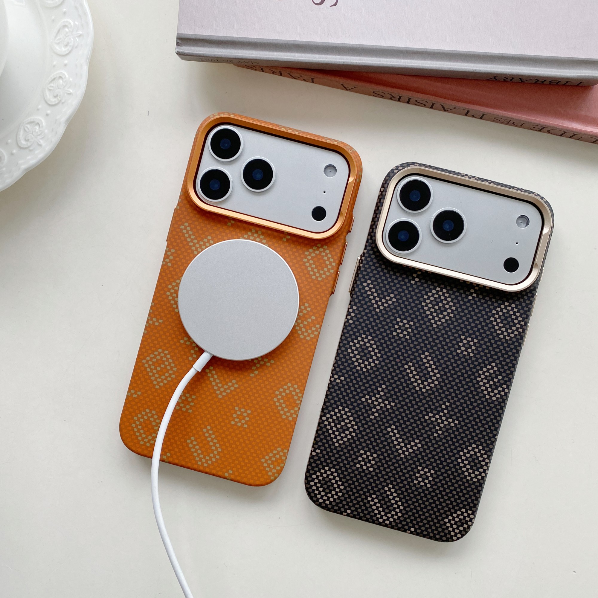 Carcasa Magentica, Flippy, din Fibra de Carbon, pentru iPhone 16 Pro Max, Portocaliu