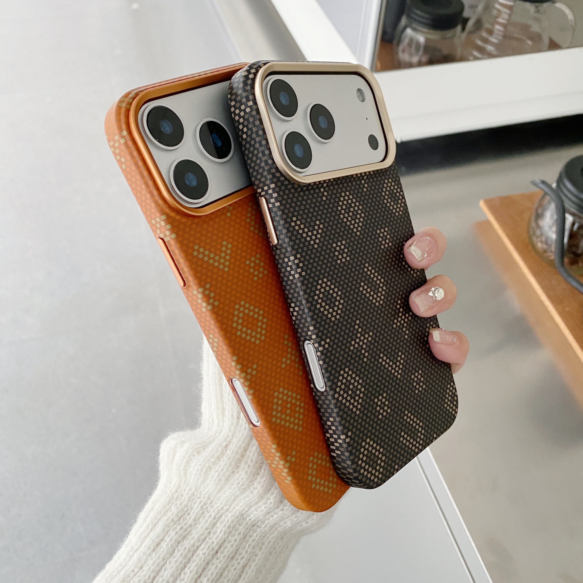 Carcasa Magentica, Flippy, din Fibra de Carbon, pentru iPhone 17 Pro, Portocaliu