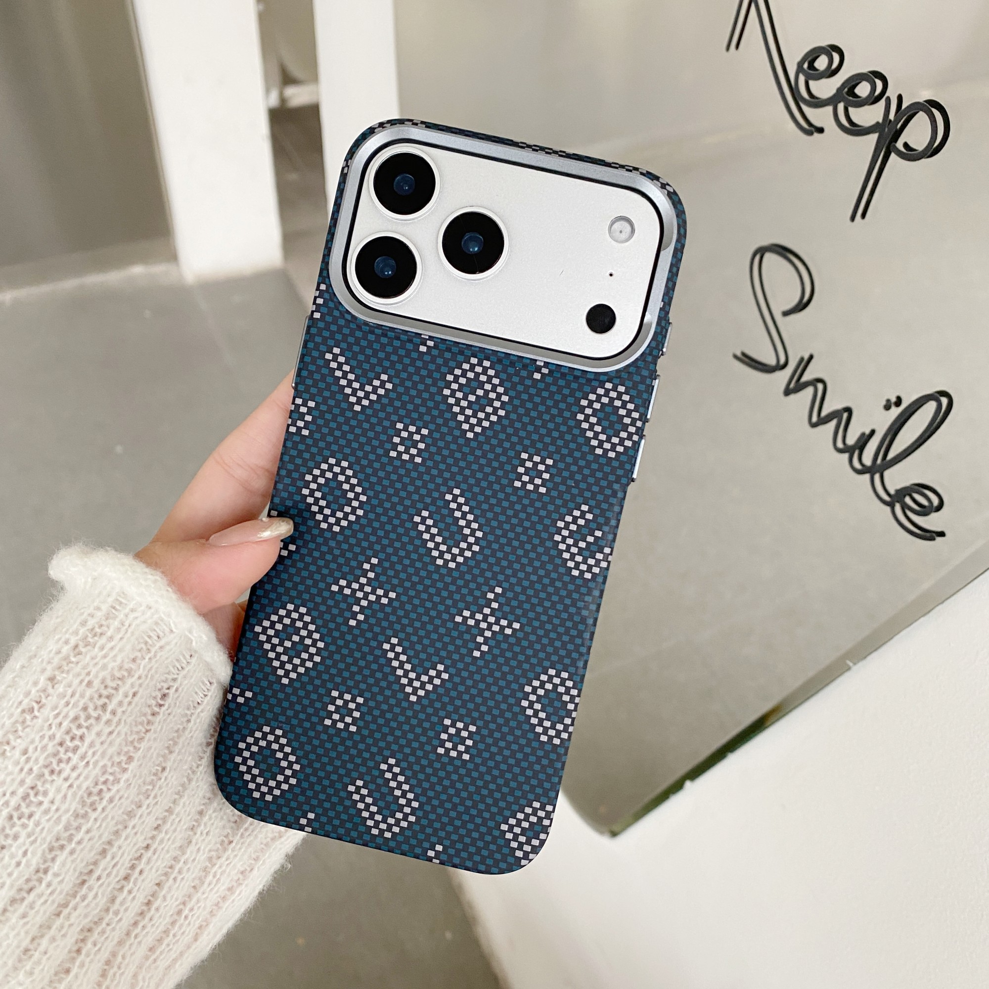 Carcasa Magentica, Flippy, din Fibra de Carbon, pentru iPhone 17 Pro, Portocaliu