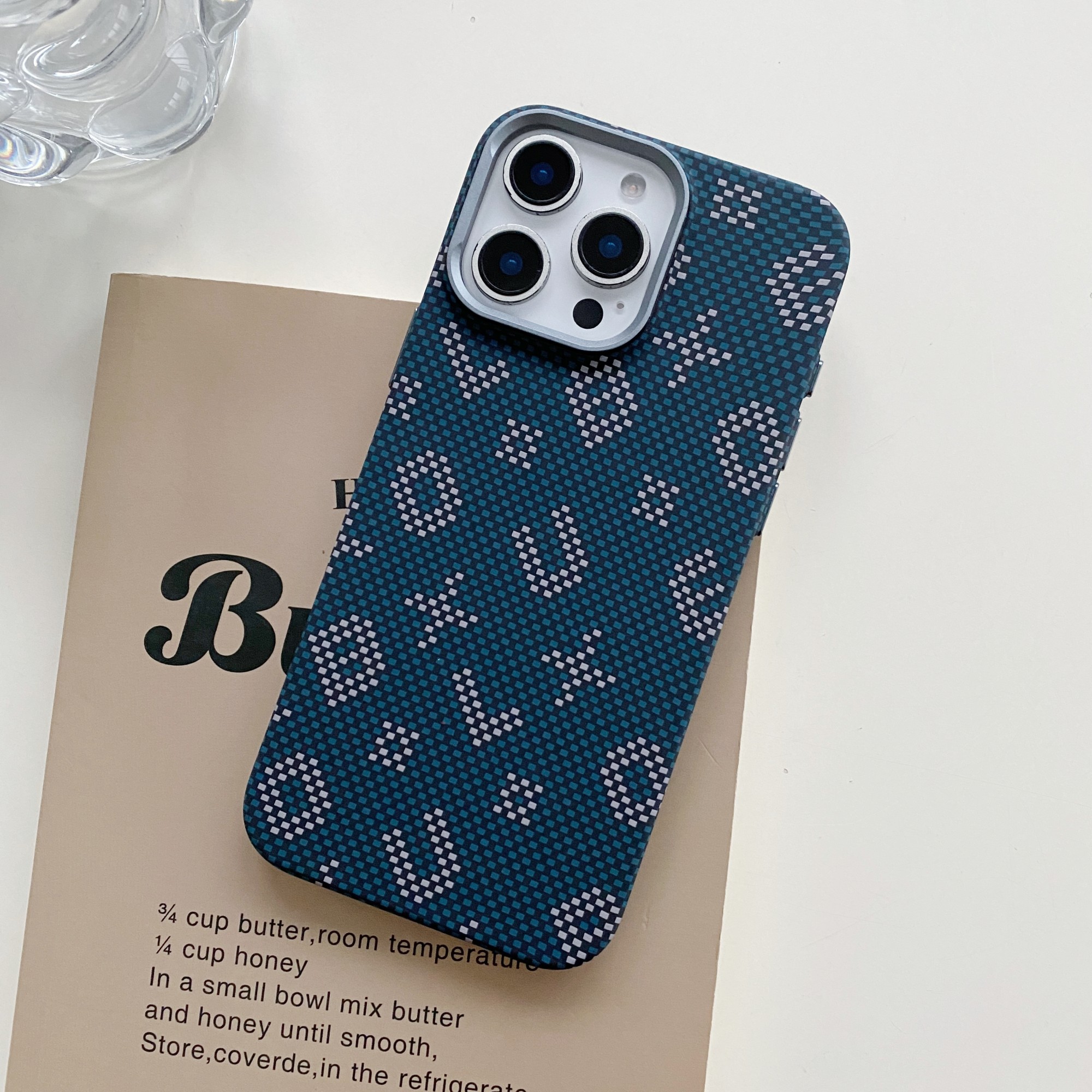 Carcasa Magentica, Flippy, din Fibra de Carbon, pentru iPhone 17 Pro Max, Portocaliu