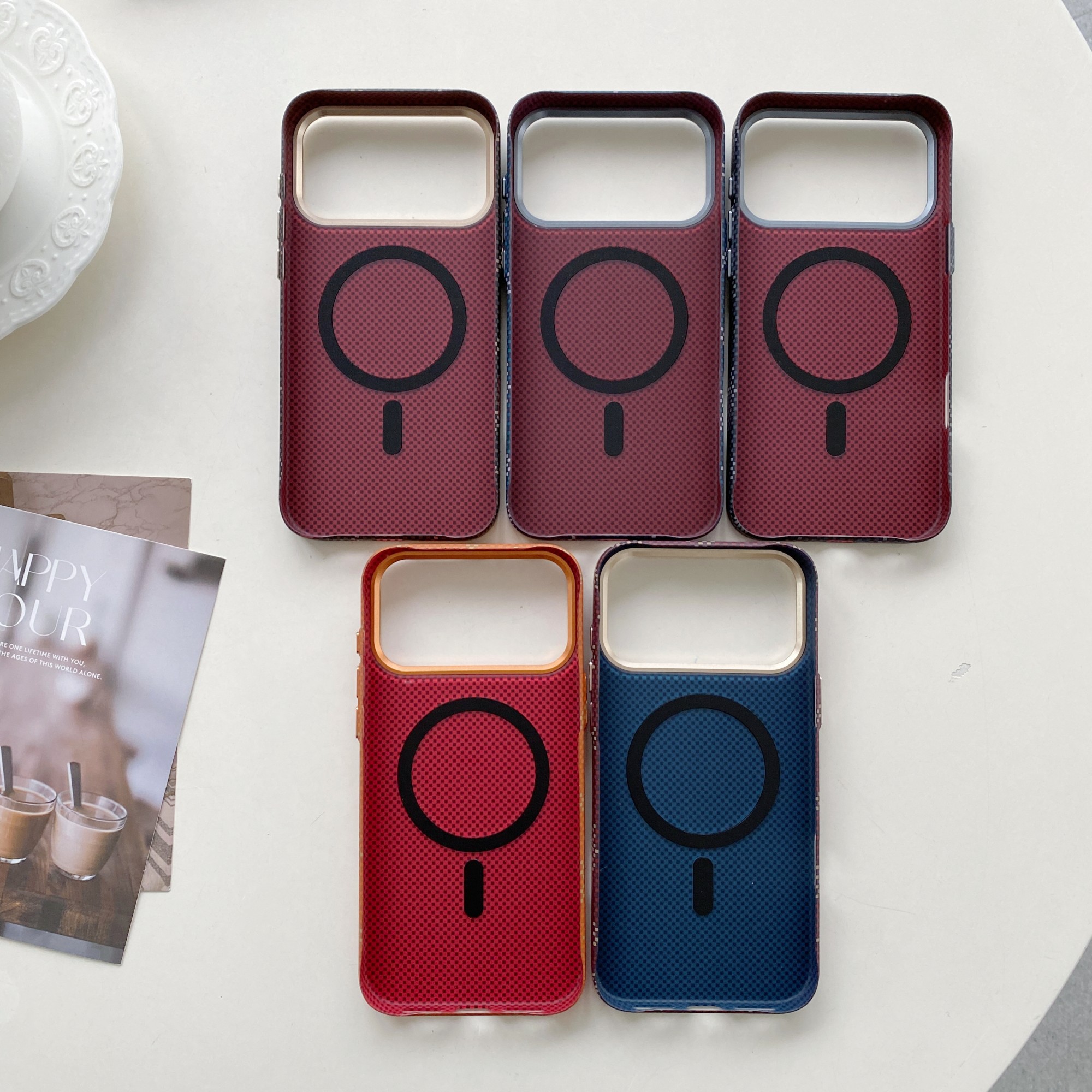 Carcasa Magnetica, Flippy, din Fibra de Carbon, pentru iPhone 17 Pro, Maro