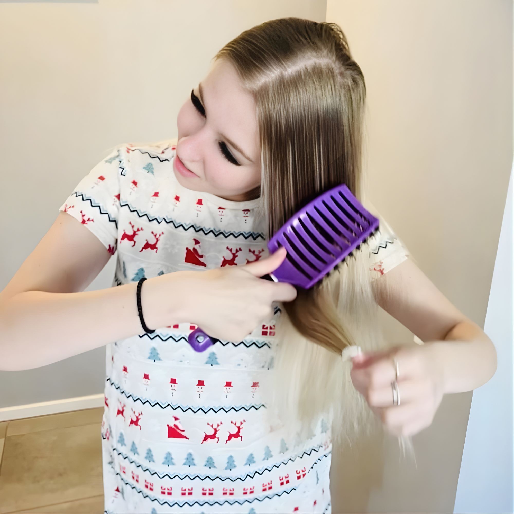 Perie de Par Curbata Ventilata, Flippy, Peri de Mistret + Nylon, Maner Antiderapant, Efect Masaj, Wet & Dry, 24.5 x 6.5 cm, Violet