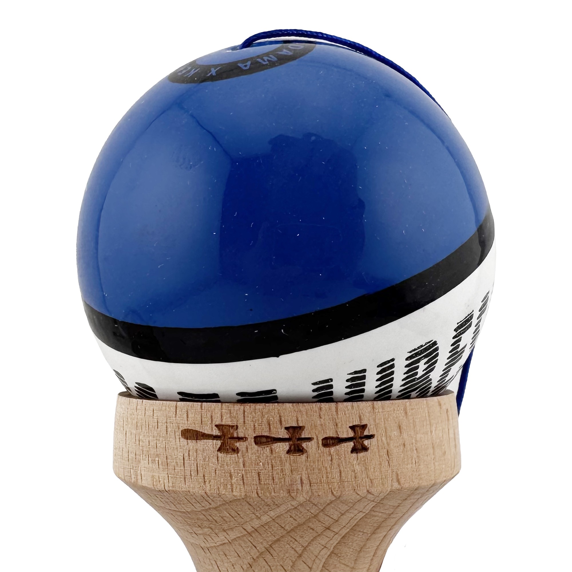 Kendama X TE IUBESC Originala, Profesionala, Flippy, Super Sticky cu Cupe Mari KING SIZE V3, Gaura in Baza, Rulment Metalic, din lemn 18 cm, Ata 62/65 cm, Albastru/Alb