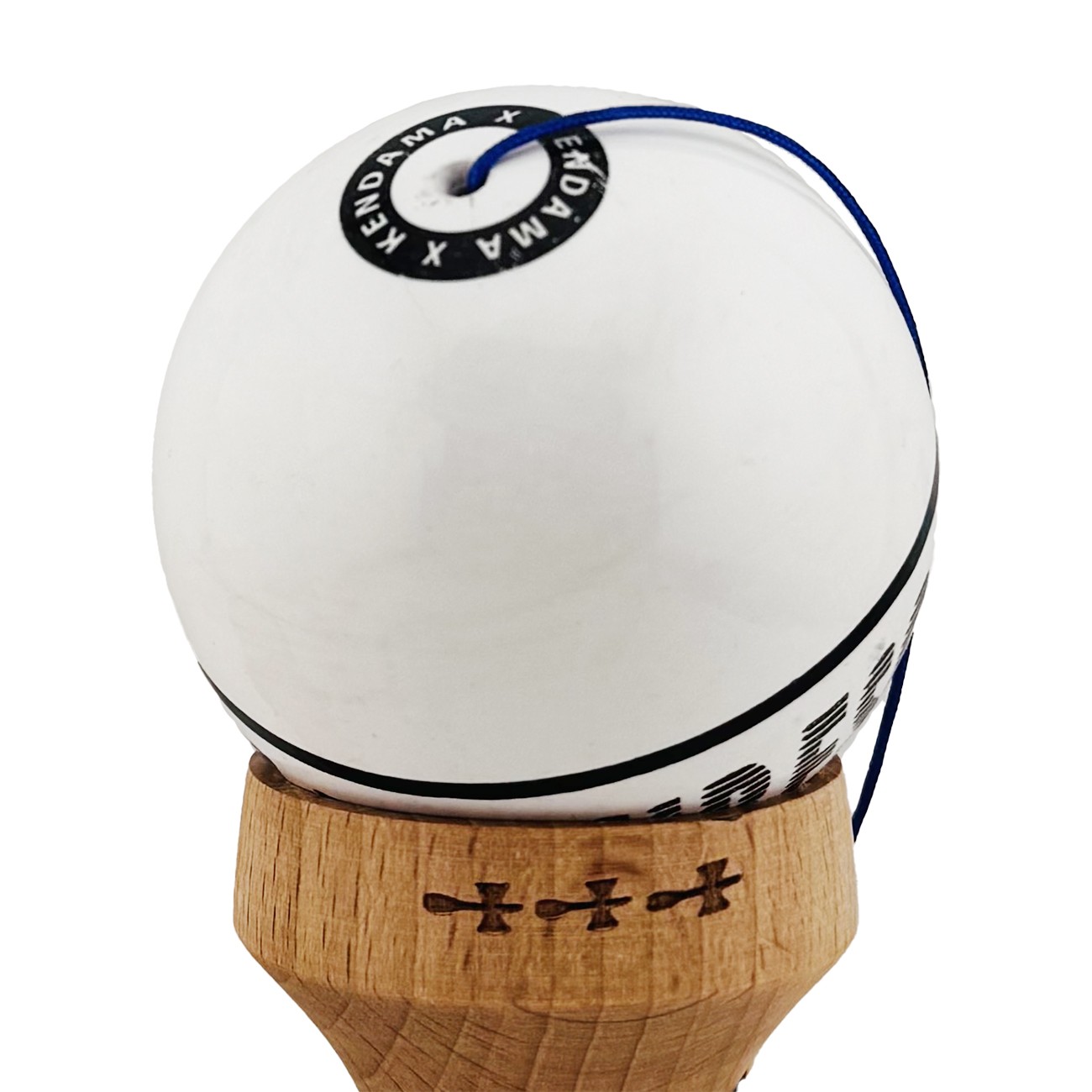 Kendama X TE IUBESC Originala, Profesionala, Flippy, Super Sticky cu Cupe Mari KING SIZE V3, Gaura in Baza, Rulment Metalic, din lemn 18 cm, Ata 62/65 cm, Alb/Alb