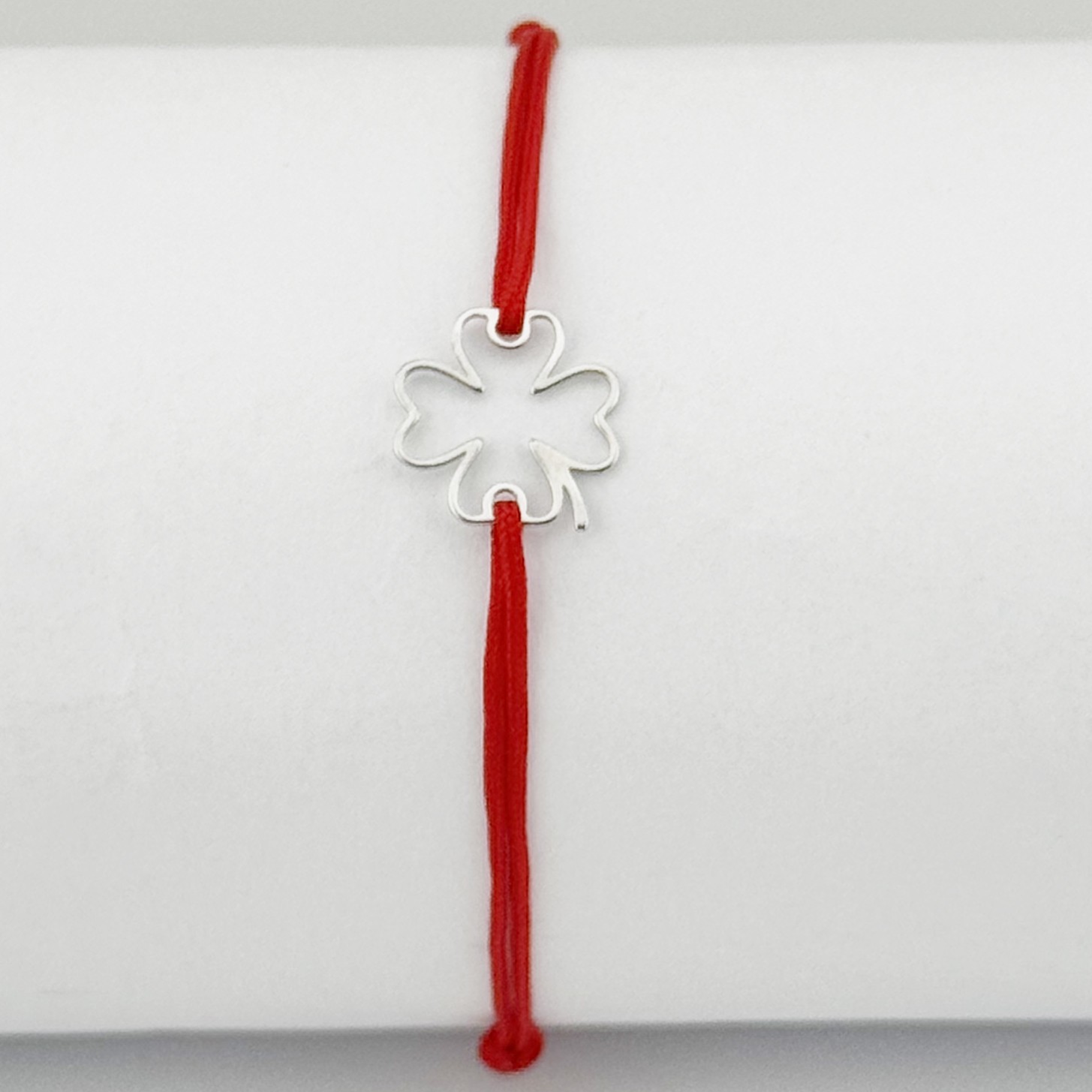 Bratara Argint 925 pentru Dama, Jolie, Model Trifoi in Contur, Martisor Bratara de 1 Martie, Pandativ Argintiu cu Snur Rosu