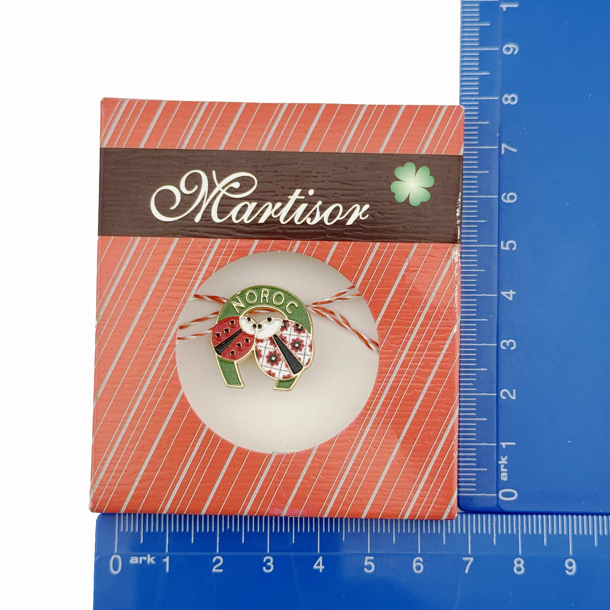 Ambalaje de Carton pentru Martisoare, Flippy, Set 200 Bucati, Cutii pentru Brosa Martisor, Model Rosu, 8 x 7 cm,  Decupaj Central Rotund