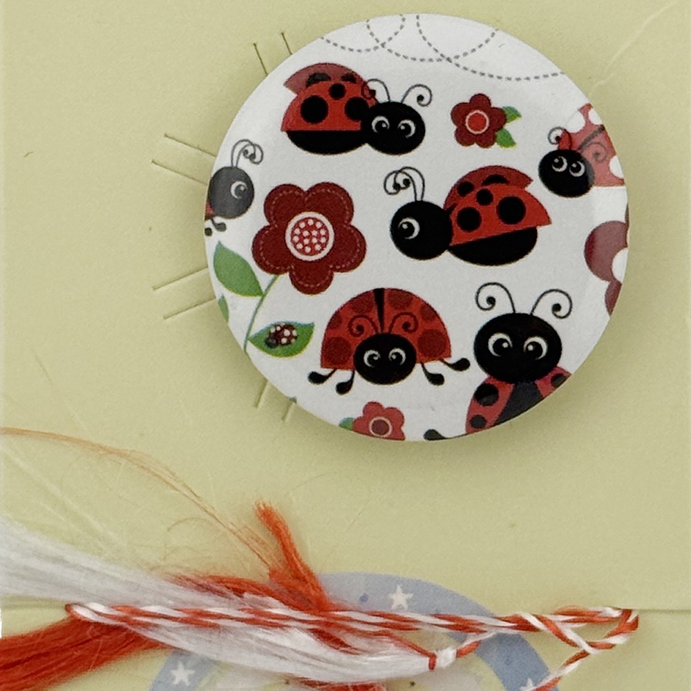 Martisor cu Brosa pentru copii, Jolie, Material Metal, Ambalaj Carton cu Design, Model Buburuze, Alb