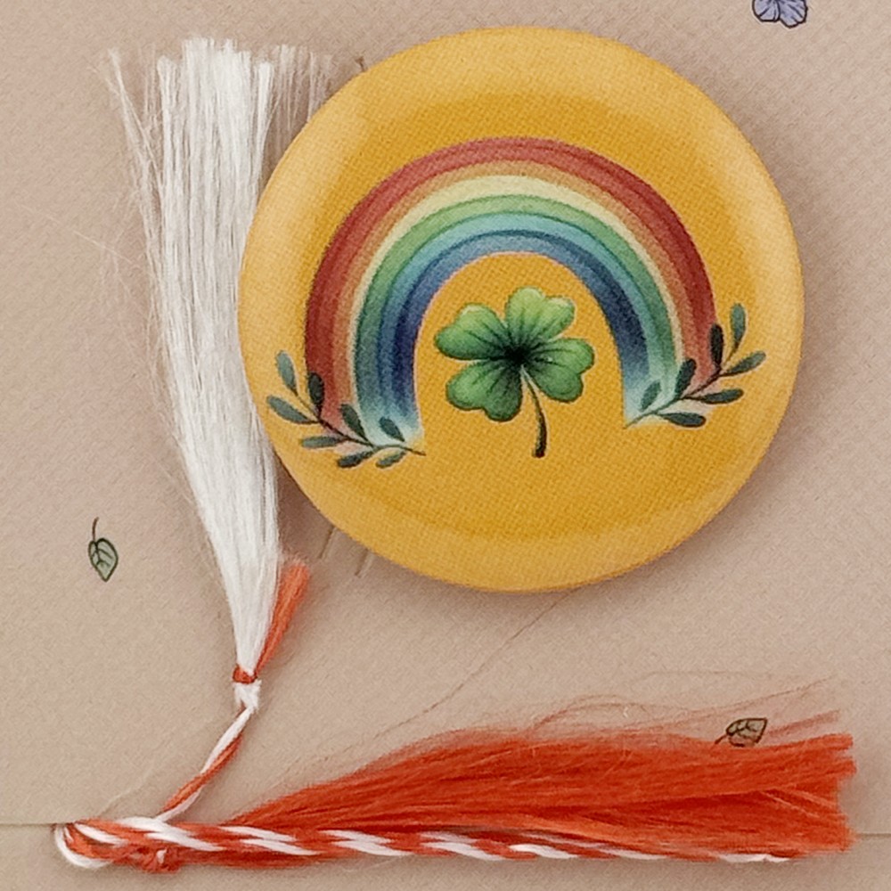 Martisor cu Brosa pentru copii, Jolie, Material Metal, Ambalaj Carton cu Design, Model Curcubeu, Galben Multicolor