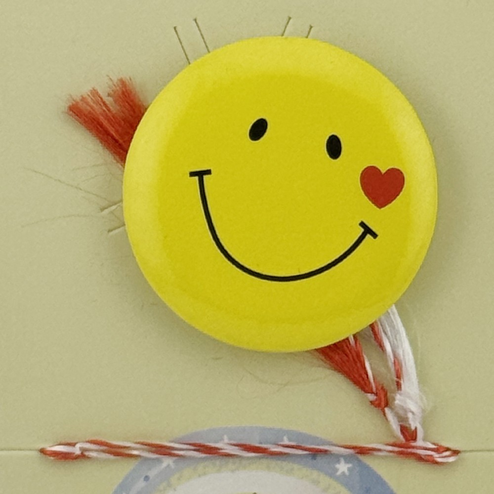 Martisor cu Brosa pentru copii, Jolie, Material Metal, Ambalaj Carton cu Design, Model Zambet, Galben