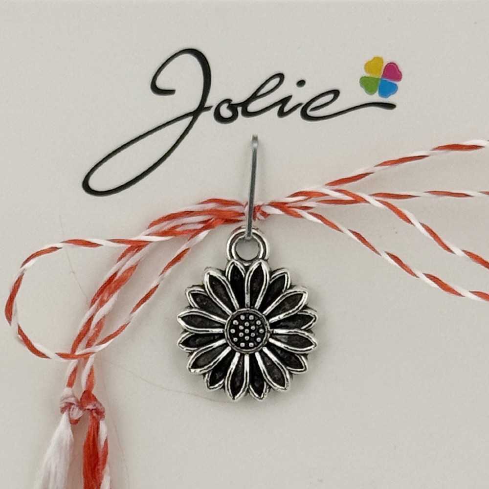 Martisor Traditional, Jolie, Model FLOARE, cu Snur Impletit Alb/Rosu, 8.5 x 5.5 cm, Argintiu