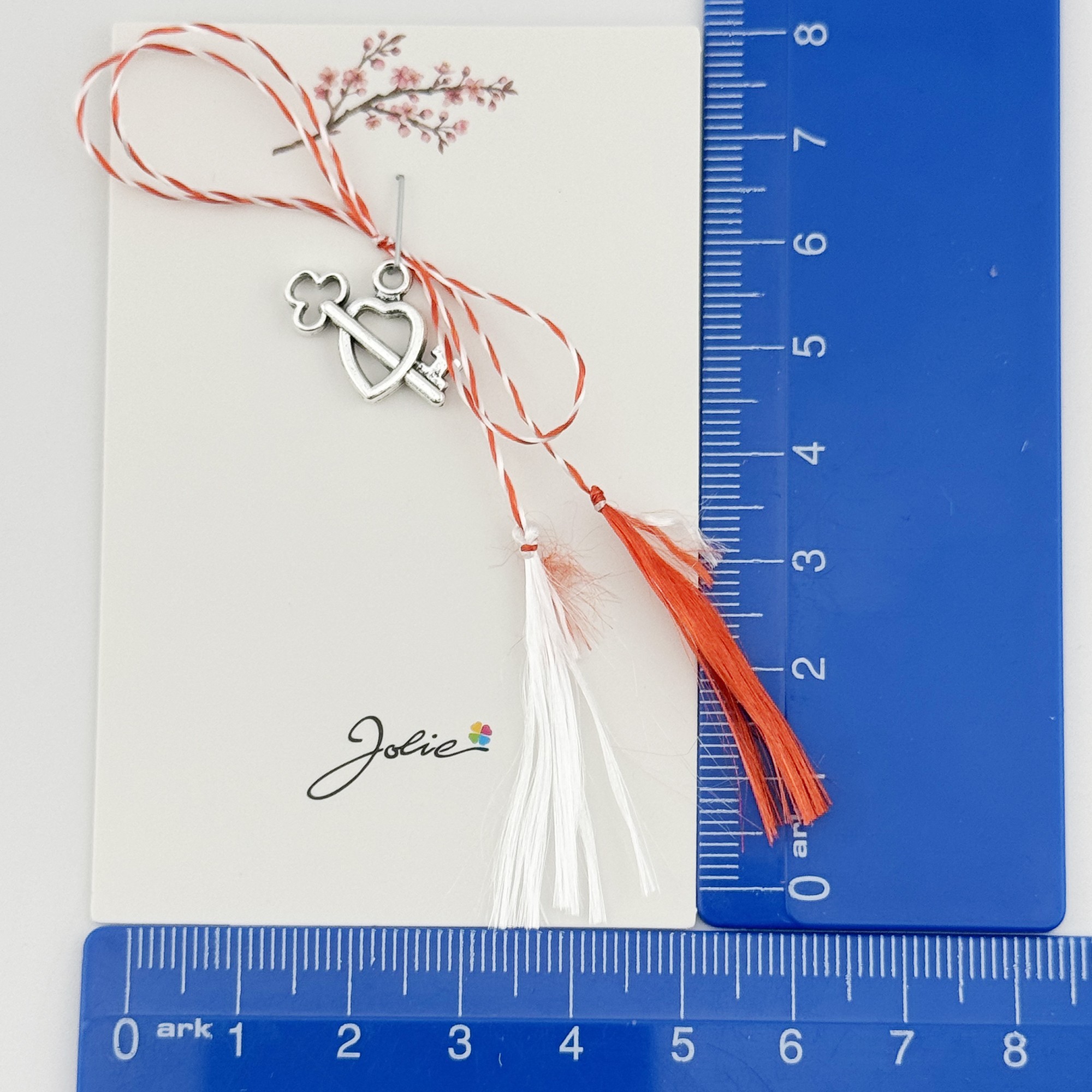 Martisor Traditional, Jolie, Model INIMA cu CHEIE, cu Snur Impletit Alb/Rosu, 8.5 x 5.5 cm, Argintiu