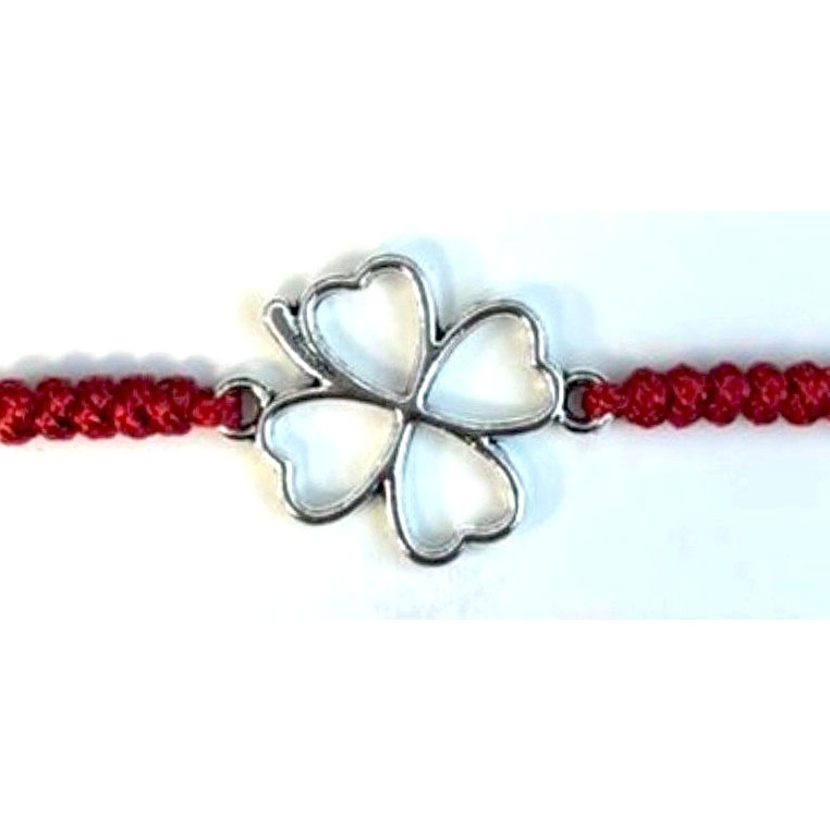 Martisor tip Bratara cu Pandantiv Metalic, Jolie, cu Snur Textil Rosu Impletit, Model Trifoi cu Patru Foi, Dimensiune Reglabila, Ambalata Individual