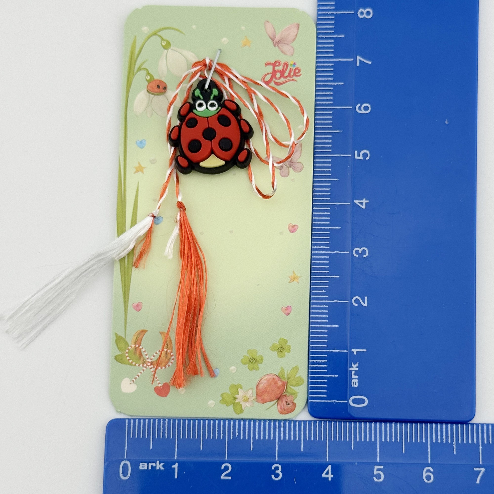 Martisor pentru Copii, Jolie, Model BUBURUZA, din Cauciuc, cu Snur Impletit Alb/Rosu, Ambalaj Carton cu Design, Rosu