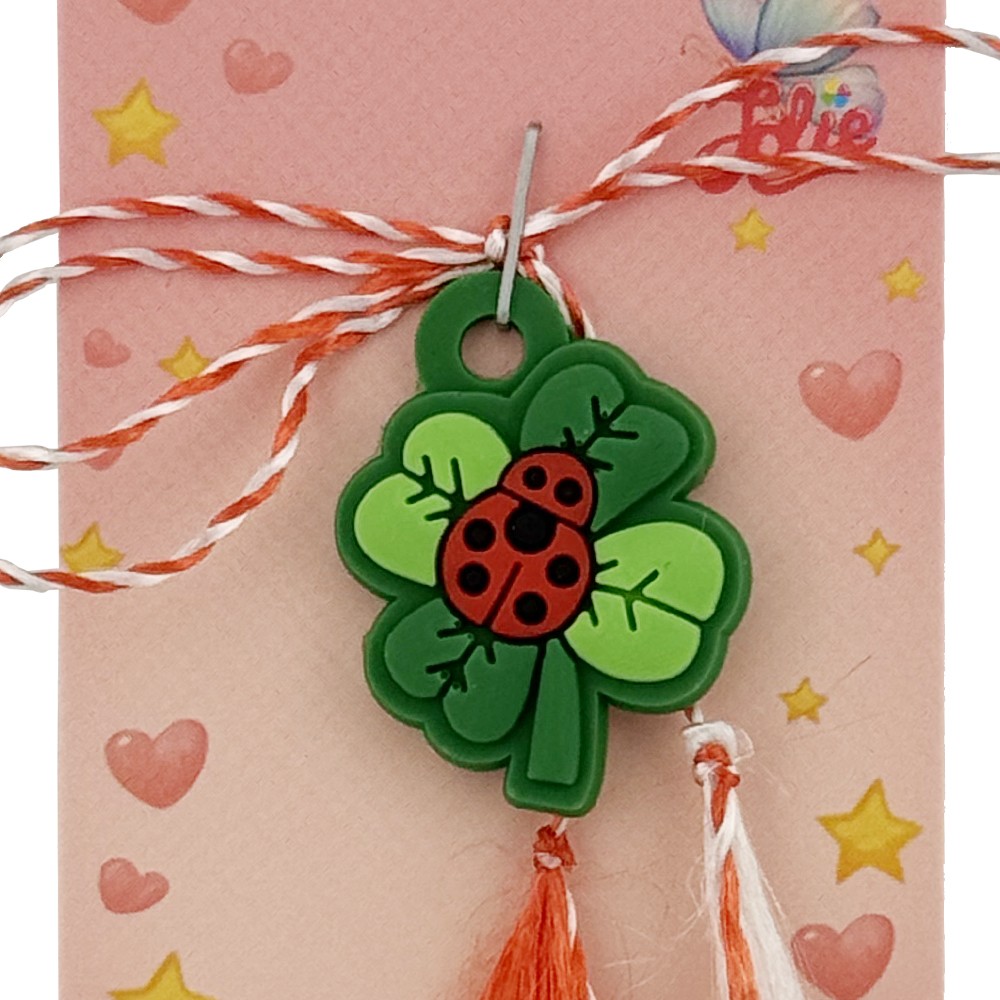 Martisor pentru Copii, Jolie, Model TRIFOI cu BUBURUZA, din Cauciuc, cu Snur Impletit Alb/Rosu, Ambalaj Carton cu Design, Verde mix