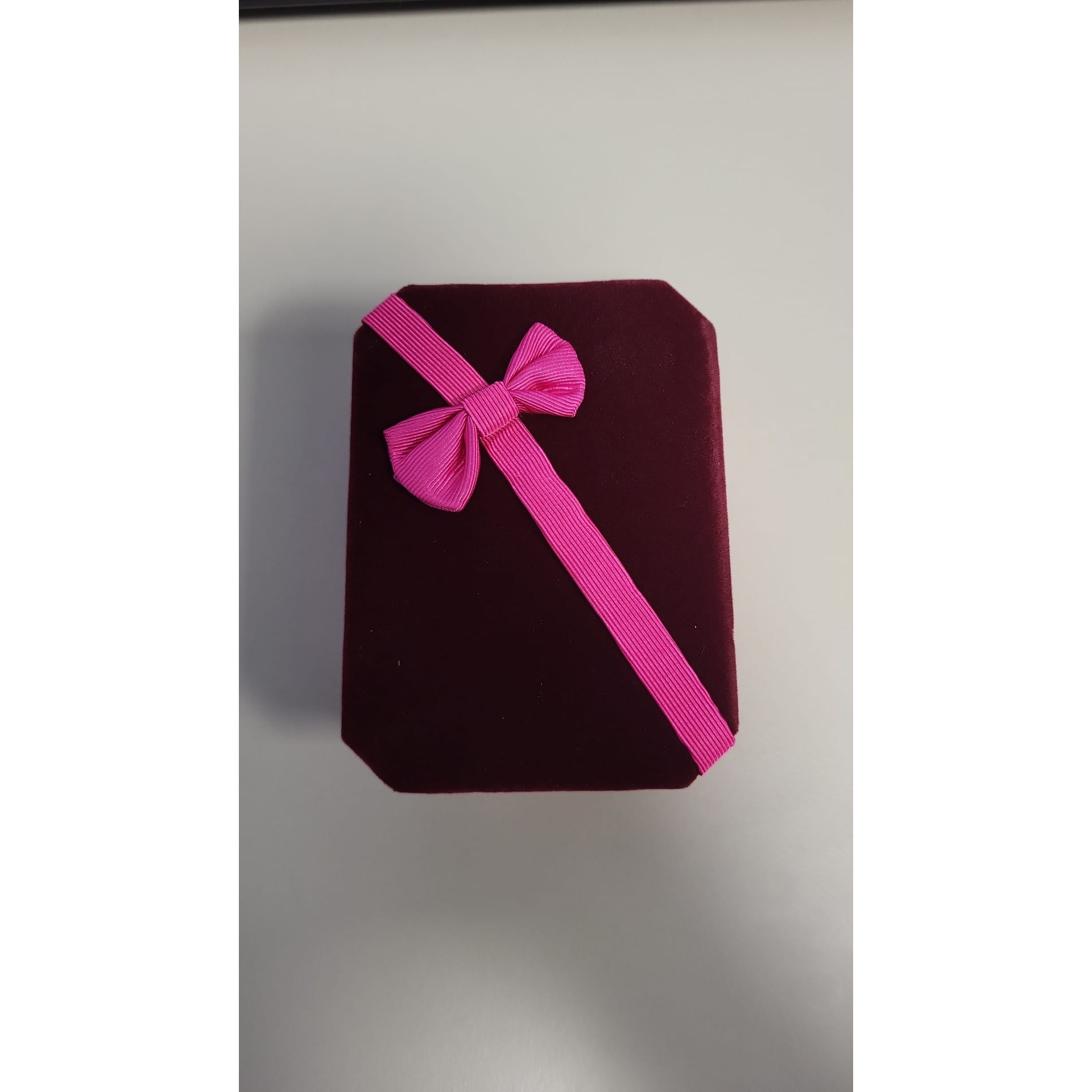 Cutie Bijuterii, Catifea Grena Model cu Funda Roz, 7,5 x 10 cm