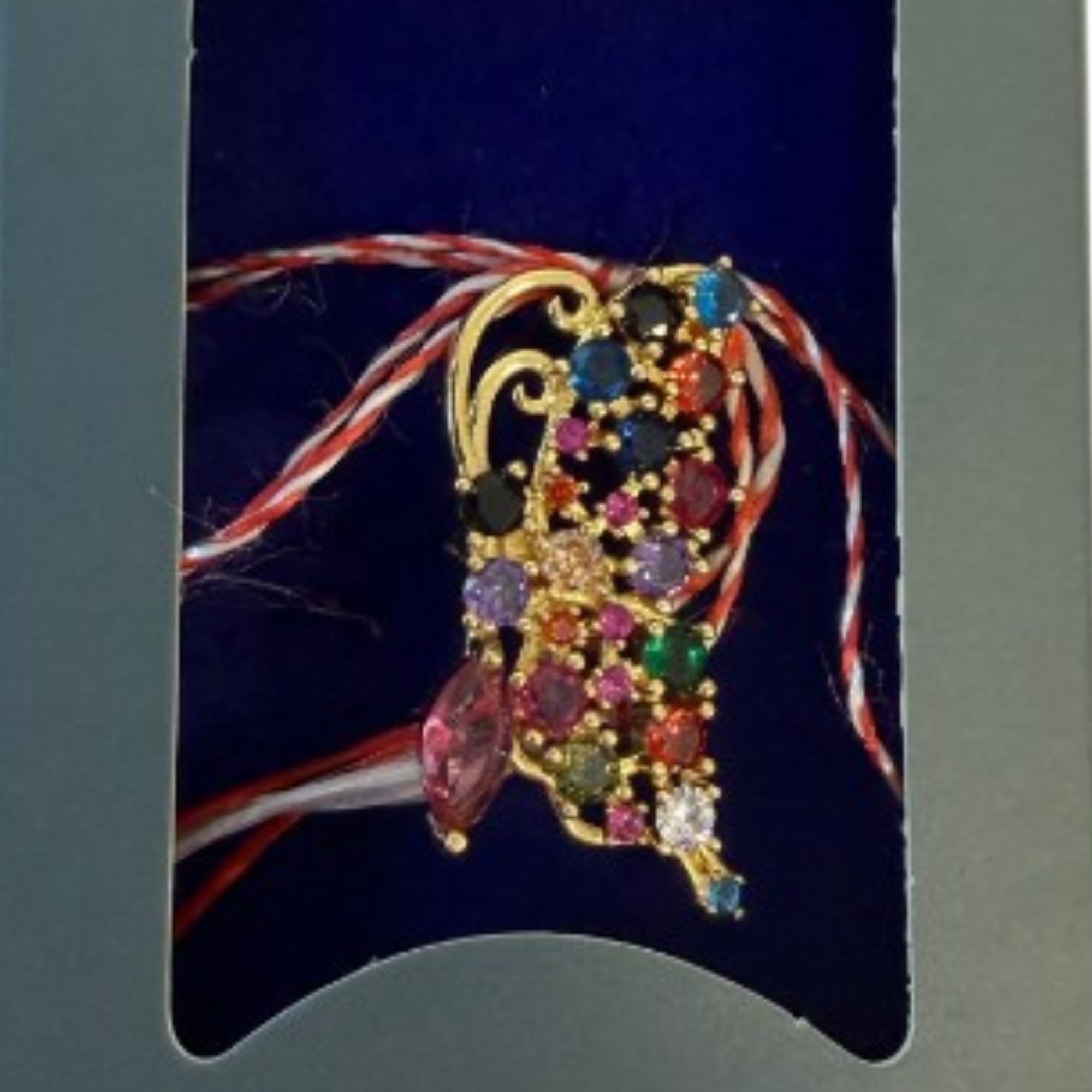 Martisor cu Brosa Placata cu Aur 24K, Jolie, Ambalaj Carton cu Design, Material Metal, Dimensiune Brosa 2.5-3cm, Multicolor