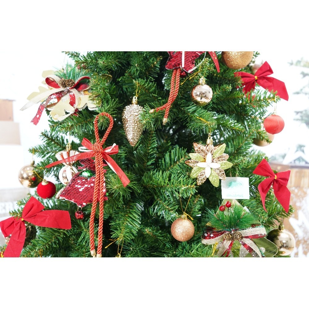 Set brad artificial de Craciun si elemente decorative, clasic, pentru interior/exterior, inaltime 210 cm, diametru 125 cm, 957 ramuri, Flippy, verde, suport metalic inclus